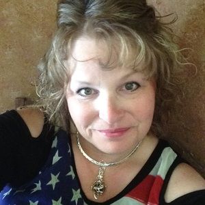 Meet your Posher, Cami